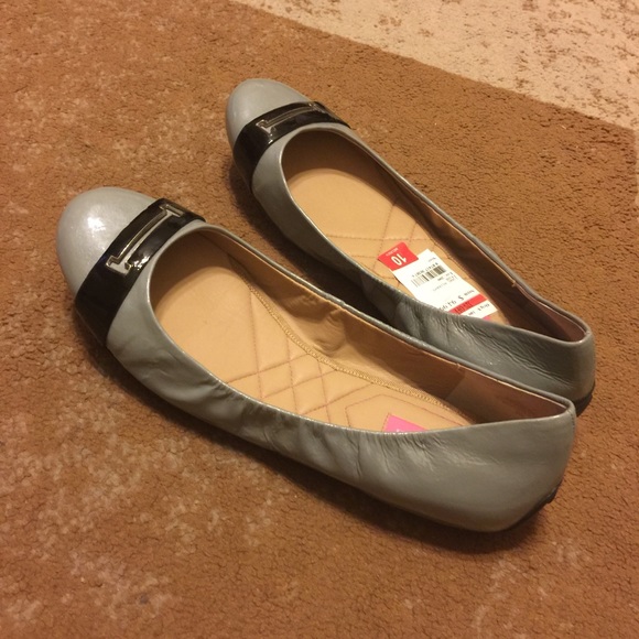 Beautiful Isaac Mizrahi Flat Shoes- No Heels - Picture 7 of 8